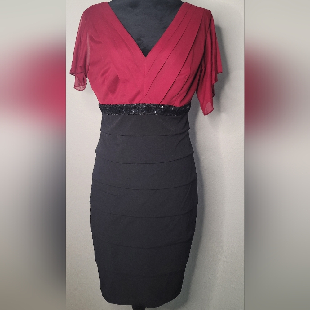 Perfect Red And Black Holiday Dress With A Festive Sequined Waistline Women's 12